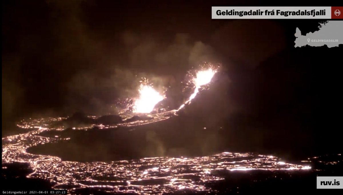 SkyAlertMx's tweet photo. Dos erupciones para ver en vivo esta noche: 

#Etna, Italia🇮🇹
https://t.co/KU6klLEYs3

#Gelidingadalir, Islandia🇮🇸
https://t.co/AErTPND8BV

¿Cuál consideras es más espectacular? https://t.co/au9s1VMqnX