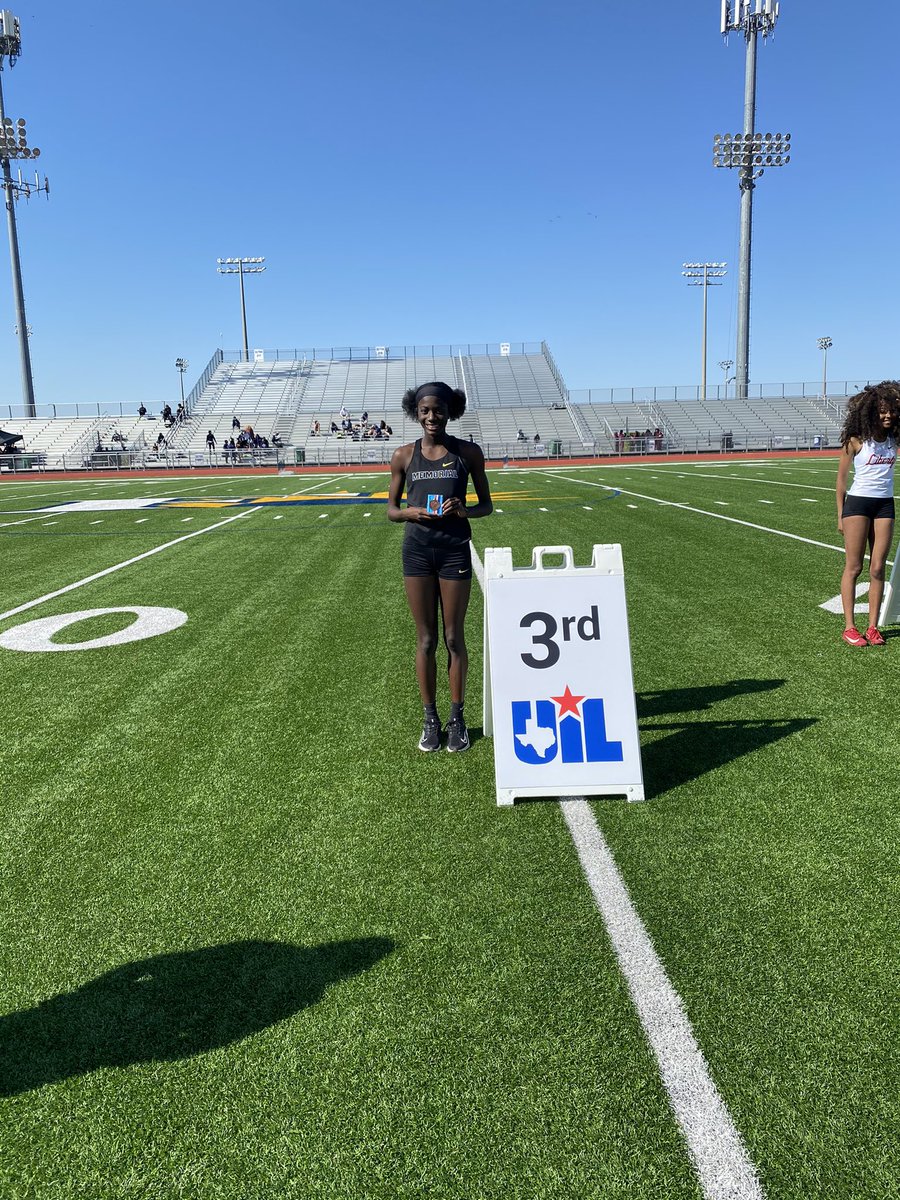 Freshmen Falyn Lott placed 3rd overall in High Jump and is advancing to area for the Warriors!!!