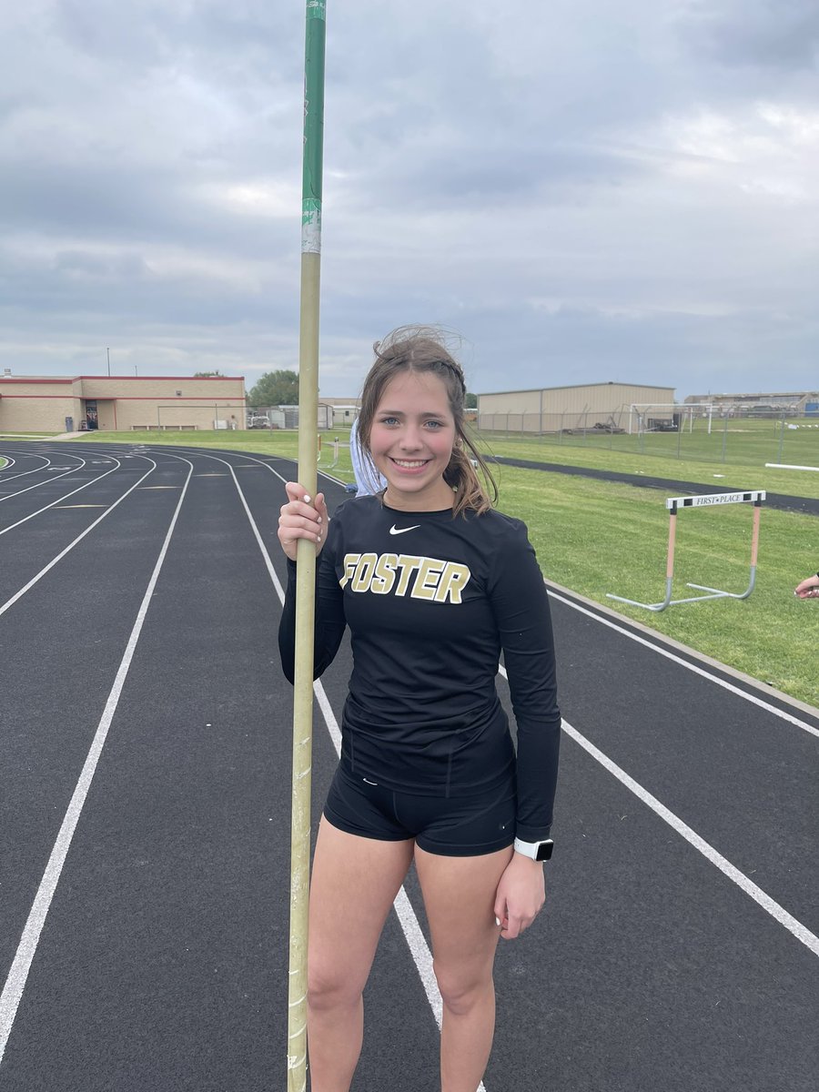 FosterWmnsTrack's tweet photo. UPDATE: another AREA QUALIFIER 

Congrats to Caroline Cavazos 🥉in Pole Vault. 

#ProtectTheNest https://t.co/Y4ZIp05GiI