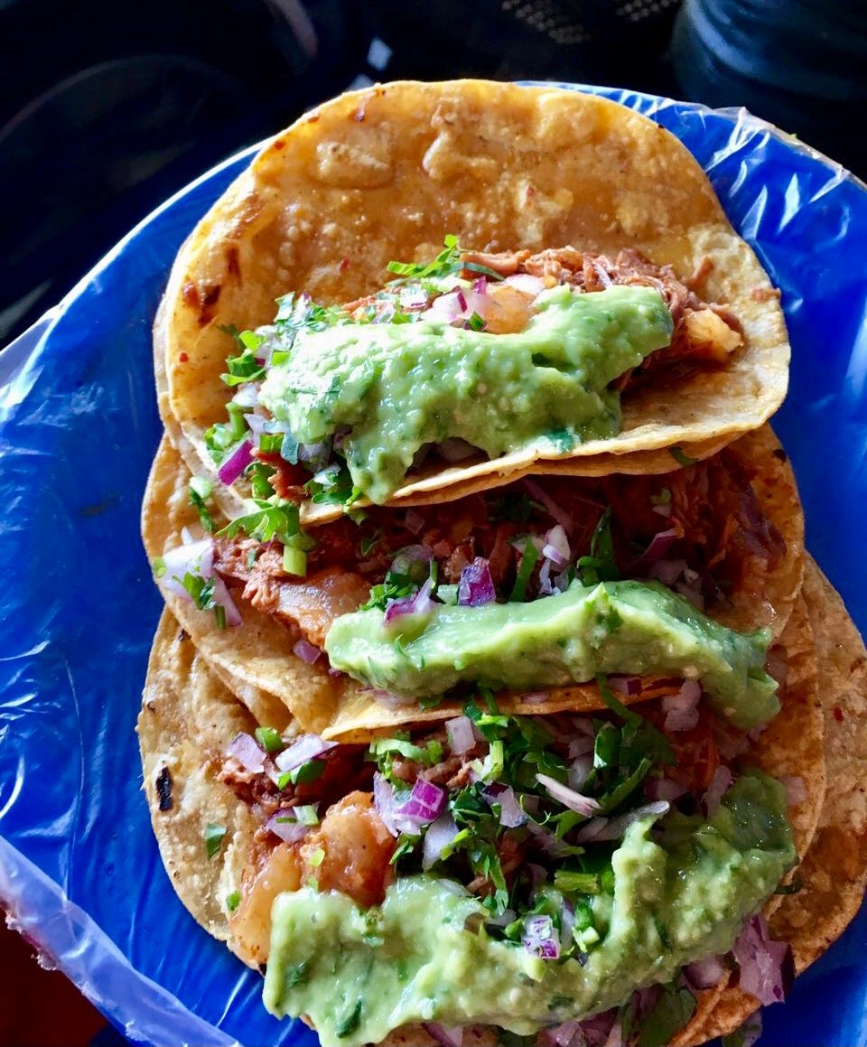 LaParejaViajera's tweet photo. 🌮📣 SHOUT OUT al Rey de reyes, el Amo y Señor TACO que hoy festeja su día. 🤤 ¿Salsa verde o roja güerita? https://t.co/DU17FsOmN7 https://t.co/7MK8y4x0e6