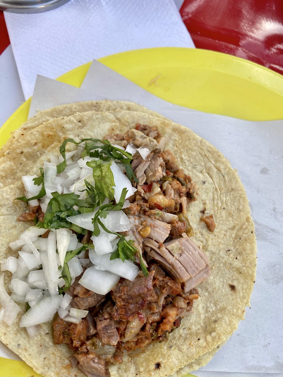 LaParejaViajera's tweet photo. 🌮📣 SHOUT OUT al Rey de reyes, el Amo y Señor TACO que hoy festeja su día. 🤤 ¿Salsa verde o roja güerita? https://t.co/DU17FsOmN7 https://t.co/7MK8y4x0e6