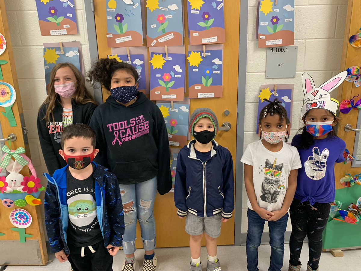 EipOges's tweet photo. Our 4th graders love helping out with their Kindergarten friends. https://t.co/CIIkuhlyut