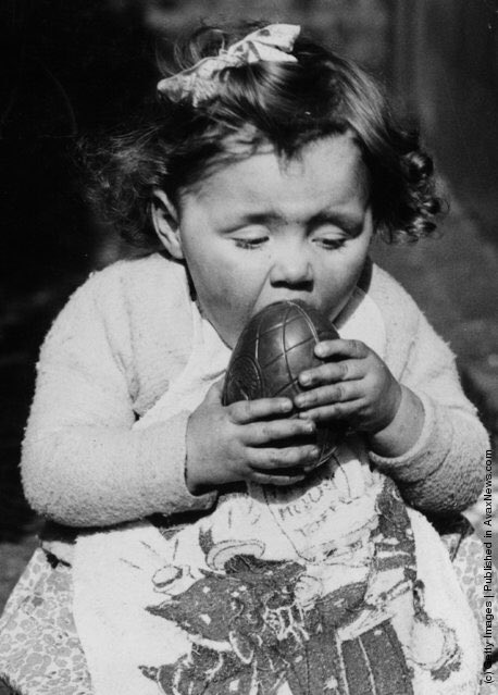 SimplyATreasure's tweet photo. So me when I see chocolate https://t.co/4bTu5AkTvy