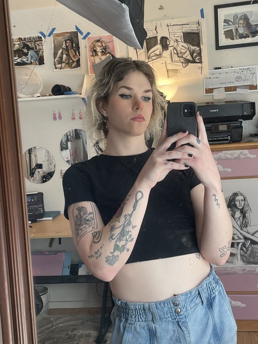 lucille_groleau's tweet photo. happy #TransDayOfVisibility from this sexy crow girl artist ! 🖤 https://t.co/fbZnwn6Fqa