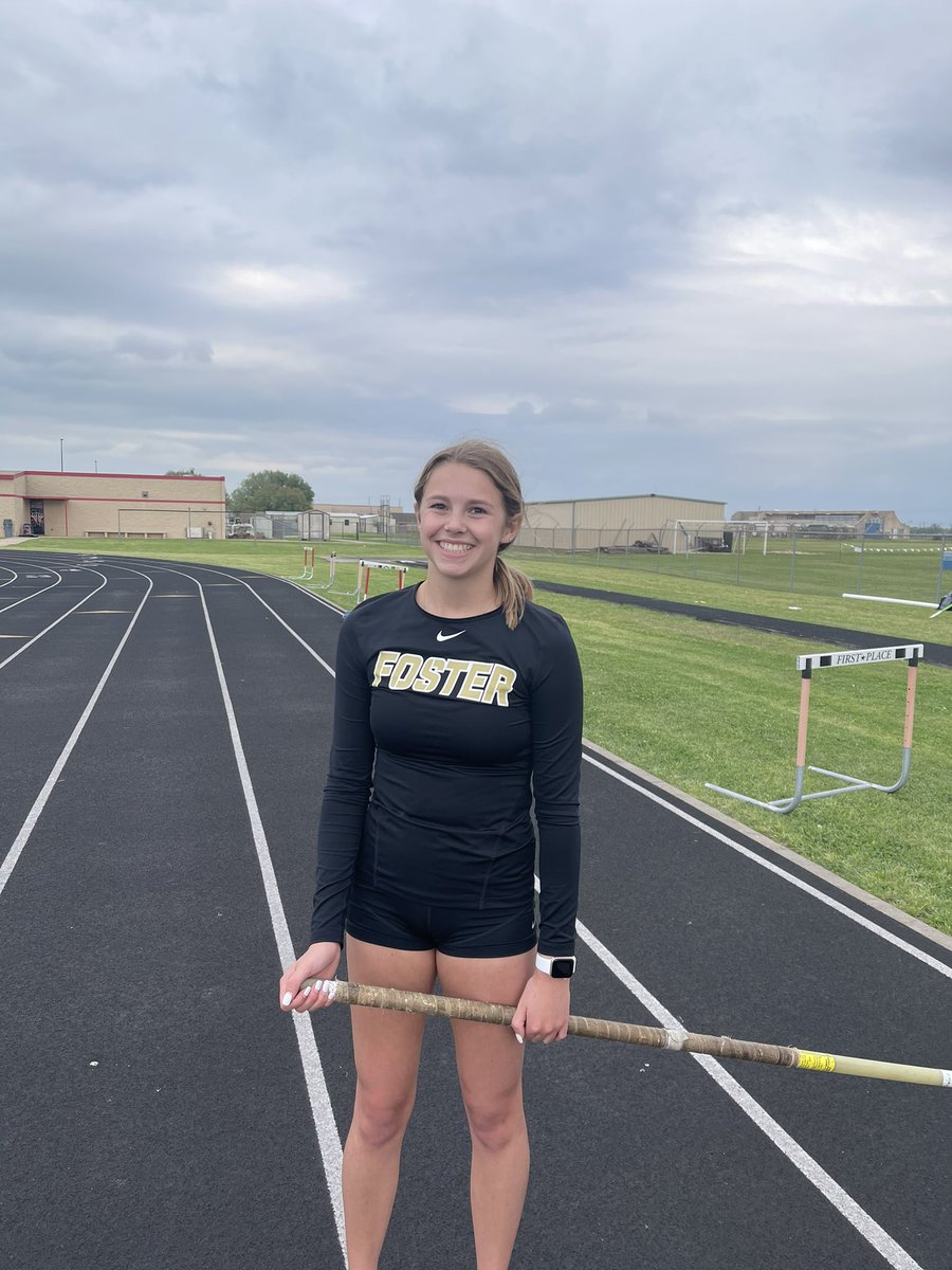 FosterWmnsTrack's tweet photo. 🚨🚨DISTRICT CHAMPION ALERT🚨🚨
Congrats to Area Qualifier Karleigh Niles 🥇in Pole Vault and hitting a PR of 9’3”.
#ProtectTheNest #Fa1conFast https://t.co/Iqy8iXCBEf