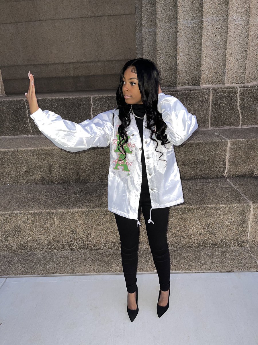 amberr__paige's tweet photo. A PHirst class woman, I’m in the Ivy League💕💚 #68IHR #AlphaPsi #legacycontinues #1908 https://t.co/euPNwp89pk