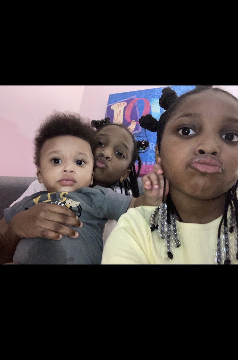 _itsresaa's tweet photo. I love y’all .. all 4 of y’all #missing1 https://t.co/Bv2OpWS82M