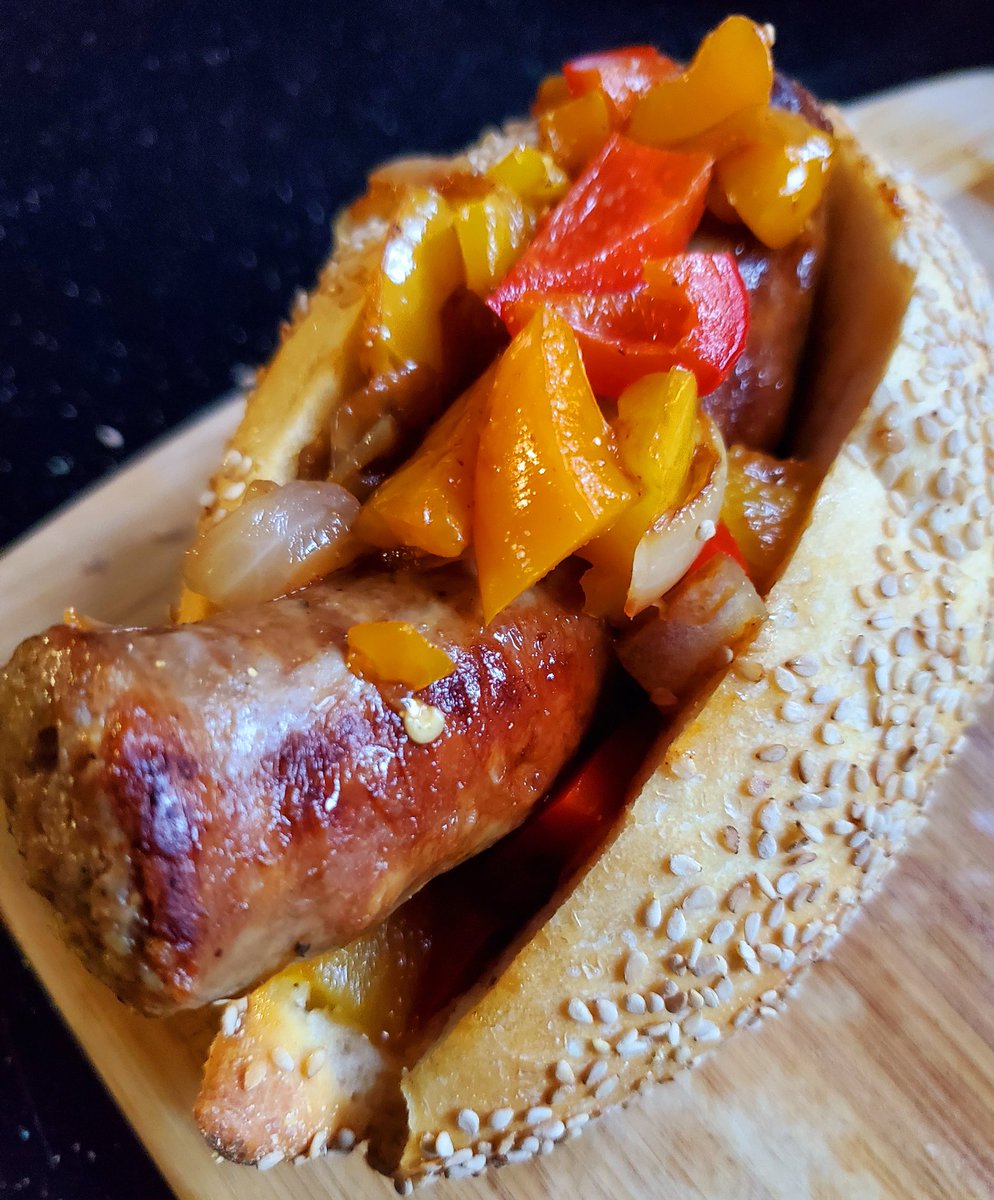 j_cohl's tweet photo. Just me, winning at dinner again with a classic sausage and pepper sandwich..this level of simplicity, ingredient quality, and cookery..are the essence of #Foodiechats  🙌

@Foodiechats https://t.co/CAuwwlEjnO