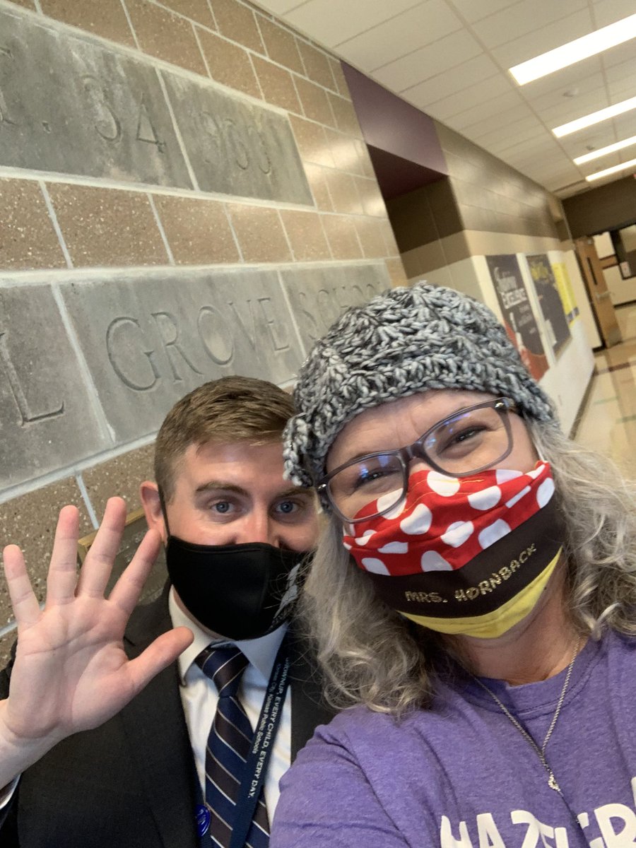 JPHback's tweet photo. Ya gotta take a selfie when @mattanders84 shows up to celebrate our student’s return! #wearekckps #wearesmiling @kckschools https://t.co/ZxTg9Oc6qy