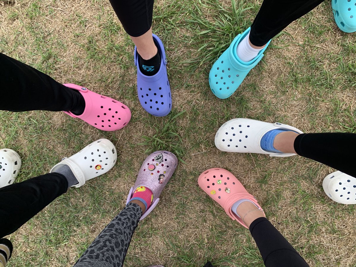 FosterWomenXC's tweet photo. The Crew 🖤 https://t.co/GHGzfLH99E