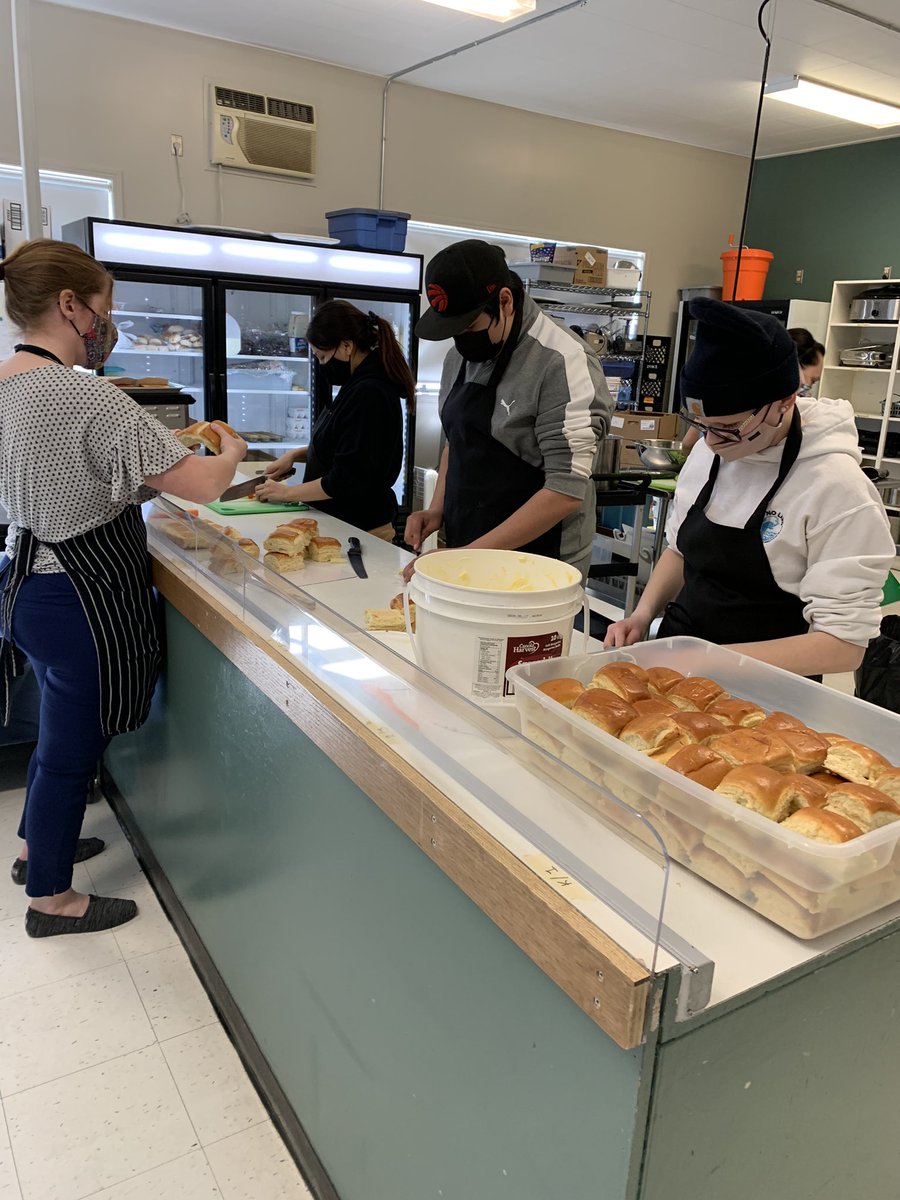 l_burym's tweet photo. It was a busy day in commercial cooking preparing Easter dinner for our school. So glad all of our Ss received a meal today as some may not get celebrate the holiday in such a way ❤️ #pssdknows #lcscares https://t.co/hYfJZ832Yl
