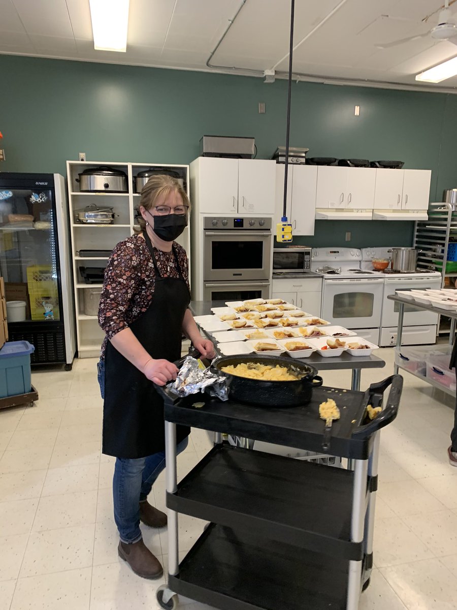 l_burym's tweet photo. It was a busy day in commercial cooking preparing Easter dinner for our school. So glad all of our Ss received a meal today as some may not get celebrate the holiday in such a way ❤️ #pssdknows #lcscares https://t.co/hYfJZ832Yl