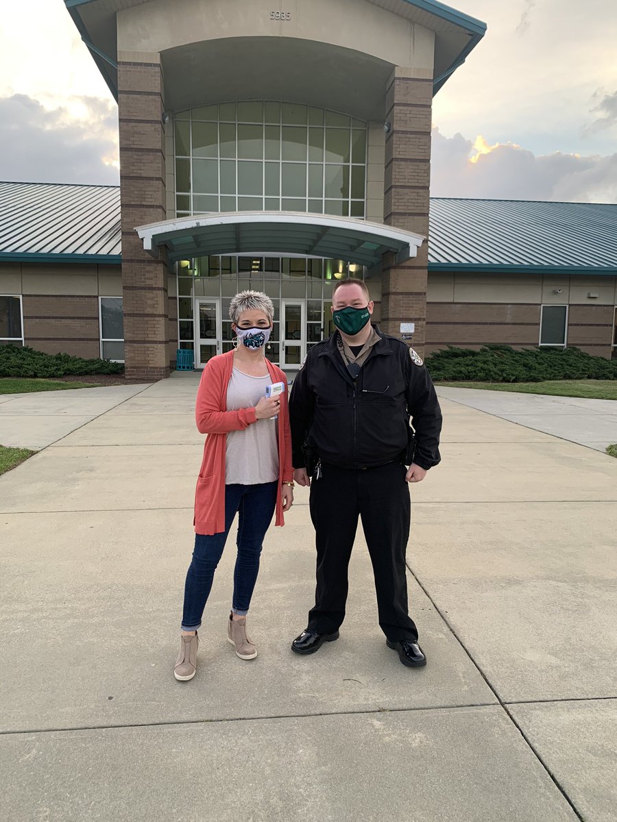 jenwswartz's tweet photo. Grateful to this carpool crew for screening students in the cold and rain since October 19 to help us keep everyone safe and healthy 🐾😷 #westjrocks #wjpridefam #LoveMyWildcats @WjhsNc @JCPS_NC https://t.co/VwkA0STOtT