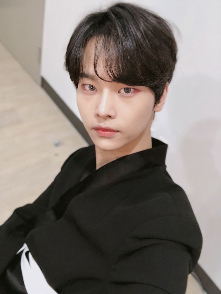 dailyhaknyeon's tweet photo. hak &amp; hak besties <3 https://t.co/t4cpHrZxGC