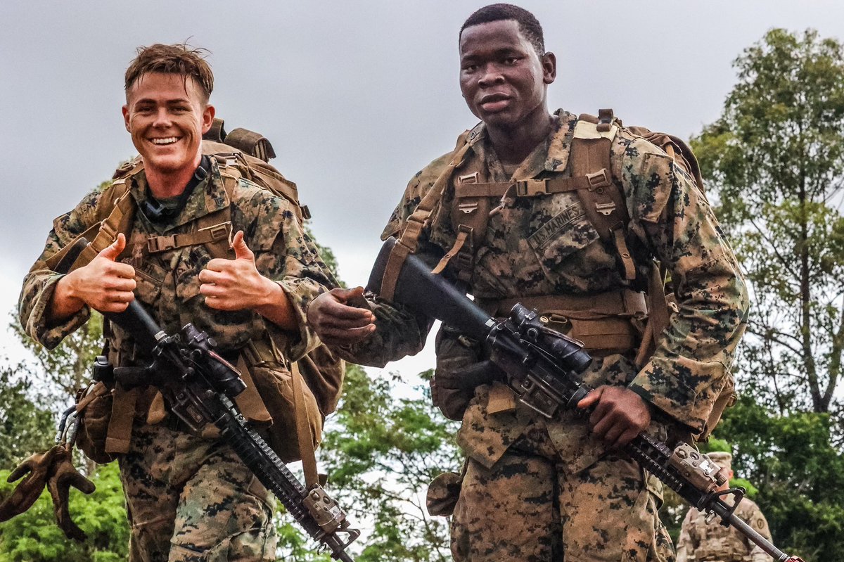 25thDivarty's tweet photo. Happy #NationalCrayonDay to our @marines Ohana!😉
We want to give a special shout out and thank you to our island partners for all of the joint training! You may have won best gun on island this year, but look out for next time - we’re coming for you! #InterserviceRivalry https://t.co/AuiA8DIKlj