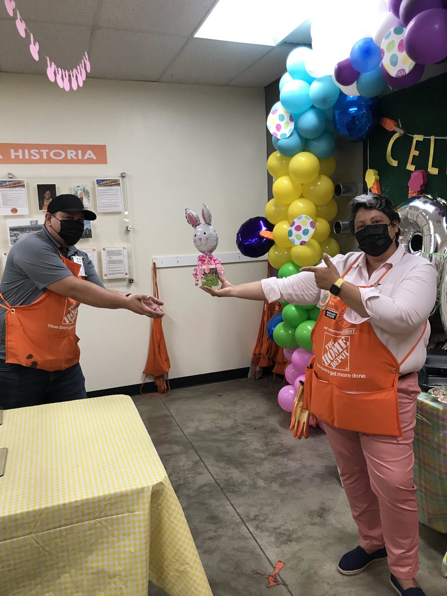 NydiaJBonilla1's tweet photo. Celebrando con nuestros asociados de Tool Rental #THD6411 apreciamos su gran labor! @awilda23666472 @nannetteramire1 https://t.co/BG3kRW7toI