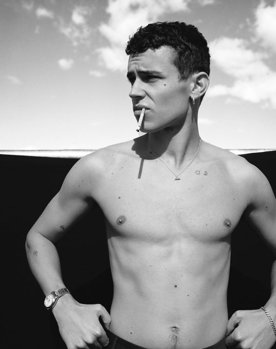 Lorenzo Whittaker.
21 anos.
Italiano.
Carpinteiro.
@jamrhock