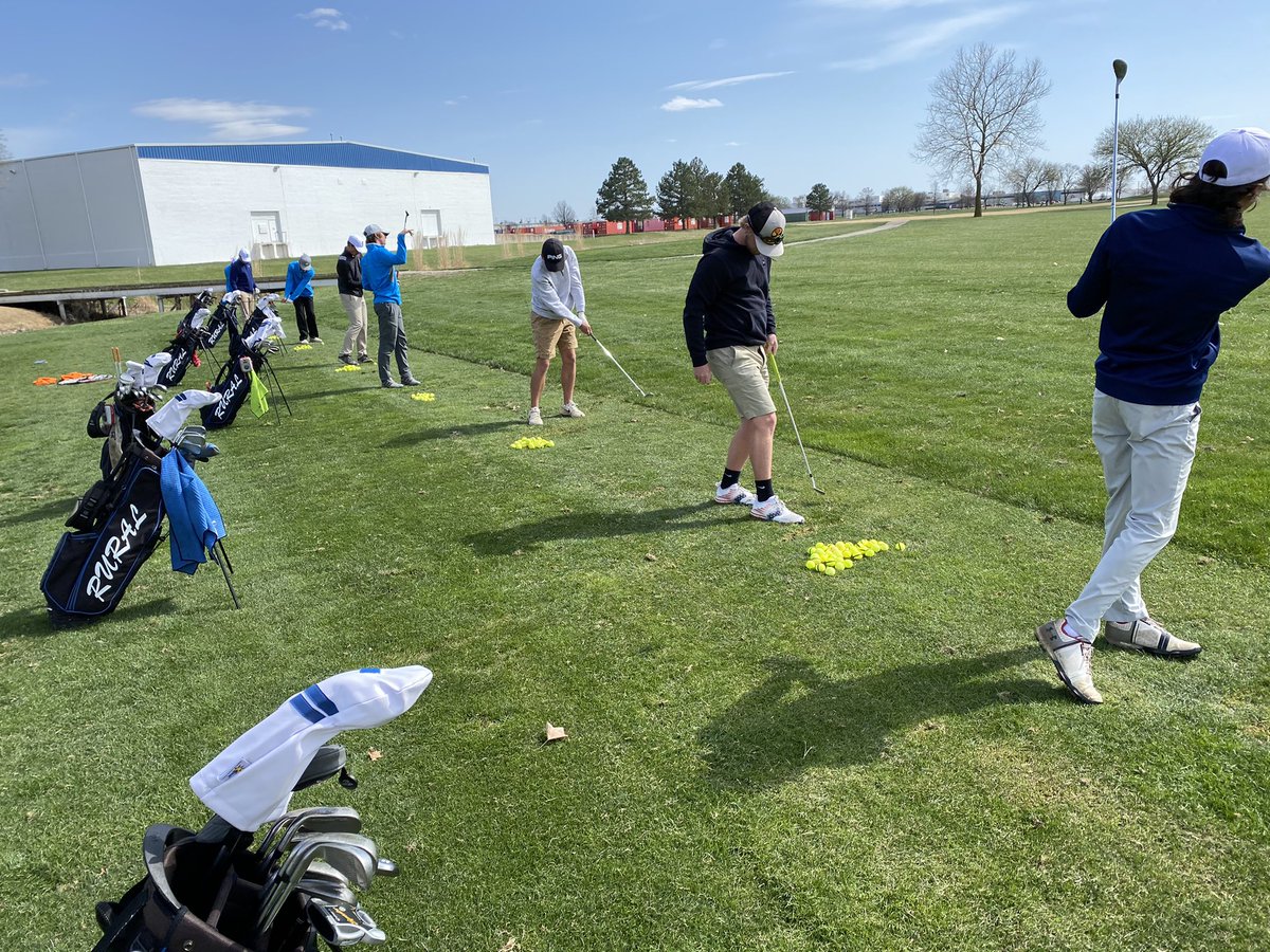 RuralGolf's tweet photo. Dial it in ⛳️🎯 #wedgework #shortgame #stockshot #topchip https://t.co/UDNAvw0Cvo