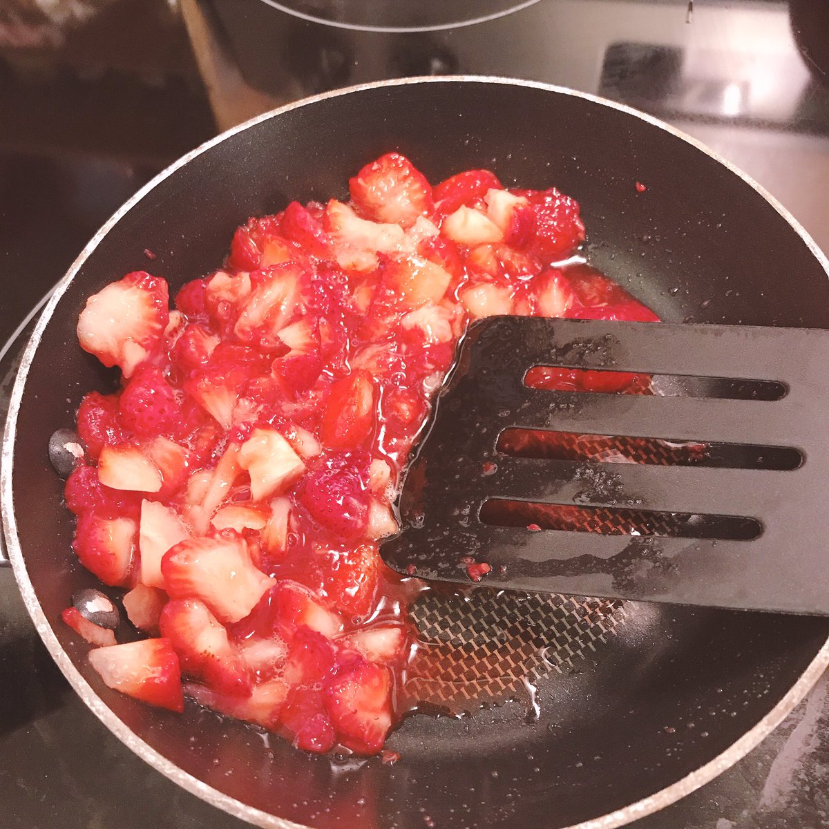 ট ইট র ぴんくのねずみ 南部に生息中 バズレシピの いちご豆腐 のレシピ 片栗粉をタピオカ粉で代用 そしたらフルーチェみたいなのができました 日本のフルーチェ恋しい方 是非お試しください 苺 170 砂糖 15 豆乳 0 タピオカ粉 大さじ2 混ぜて加熱