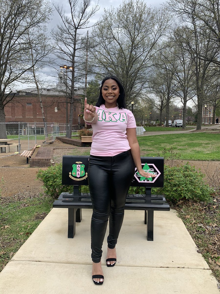 _kayyyykay's tweet photo. And I can finally tell the world I got my pearls. Y’all didn’t know I was Koming did you? Allow me to reintroduce myself you may know me as Makayla, but I’m AKAland I will be forever know as Potential. #PhirstDayOut #1908💗💚 https://t.co/k0Fa7yy2OK