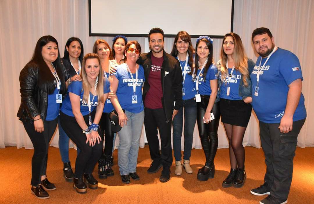 FFieles_Rosario's tweet photo. #FONSIFIELESROSARIO11AÑOS 🇦🇷💙 junto a @LuisFonsi 🎶 https://t.co/OSlehXqrKj