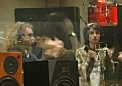 aubreysarchive's tweet photo. congrats on malcolm craig and finn wolfhard that officially finished their first LP

get ready for THEM. https://t.co/BM3gevekf9