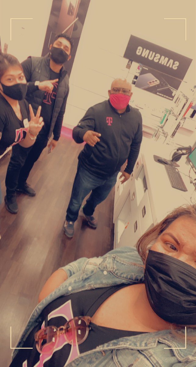 MagentaEsme's tweet photo. New QTR, New Territory & New Connections! #TMonDaMove @TCCMobile North Riverside bumping into Business Sales Specialist Dawood with my TFB partner in crime @ShaunGarner11!! All to support Destinee & her team! #MobMoves https://t.co/FPolVjStHS