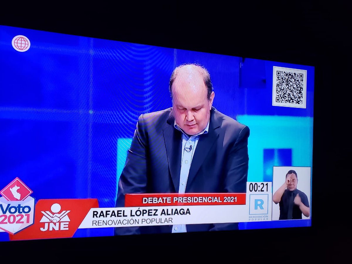 FridaRiosN's tweet photo. Sr. Lopez Aliaga,?
Quien va dirigir los destinos del país, mínimo debe conocer sus propuestas, al parecer no tiene ni idea de lo que dice, perdón de lo que lee.
#JulioPresidente 
#VotaMorado https://t.co/pCsFTuDSns