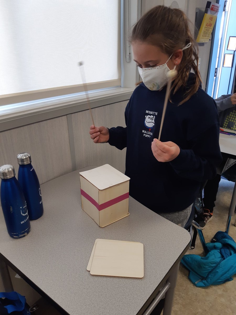 Exploring with sound and current! Thank you grades 5/6 and to Ms. Drynan! <a href="/LDCSB/">London District Catholic School Board</a> <a href="/mariagrazia014/">Maria Giampa</a> <a href="/Staudt1/">@Staudt1</a>