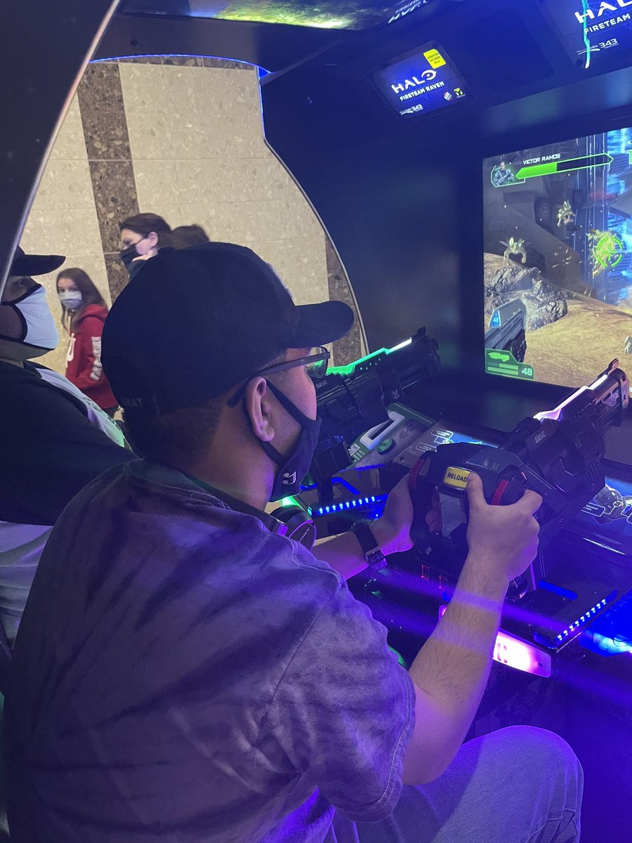 JacksonSnellin6's tweet photo. Spending some quality time and blasting aliens with my brother🔫👽🤘🏾#Halo #brotherlylove #SpringBreak https://t.co/vcG9qVe90n