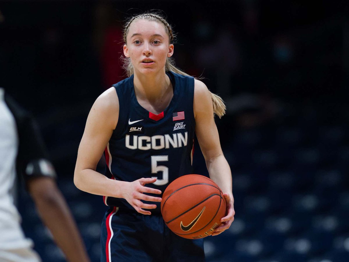 Paige Buckets: The First Ever Freshman To Win AP National Player of the Year barstoolsports.com/blog/3356537/p…