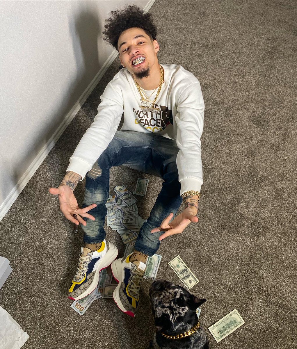 Marquis_Az's tweet photo. I done turnt this lil shit into Gold,I remember it use 2 be rust✌🏽#2Differentw🌎rlds https://t.co/A4iaUyzCxq