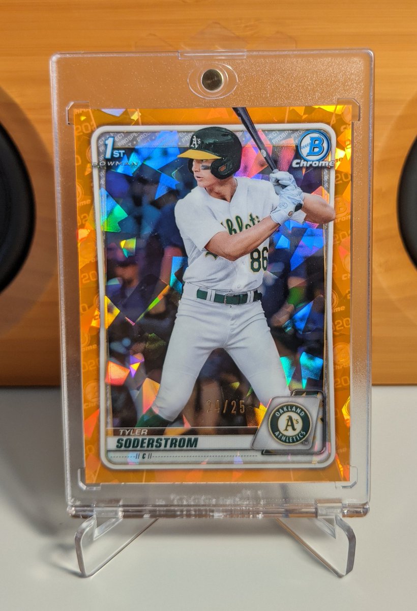 JoeyOcards's tweet photo. Tyler Soderstrom 2020 Bowman Draft Sapphire Orange Refractor #/25
#tylersoderstrom #oaklandathletics #athletics #baseballcards #bowman #1stbowman #2020bowmandraftsapphire #orangerefractor https://t.co/HyJBuZknWb
