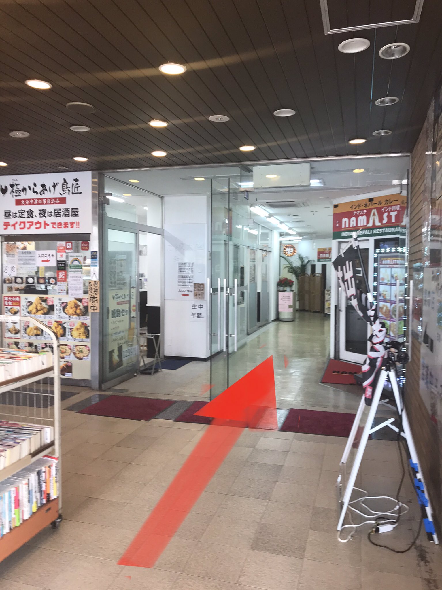 大学堂書店 本郷三丁目店 おはようございます 本日10時より閉店セール開催です 場所は 本郷三丁目交差点 かねやす 隣 ベルショップ 最奥 こんな所に と思われますが ベルショップの長いモールを抜けると古本屋であった となります 今では少なく