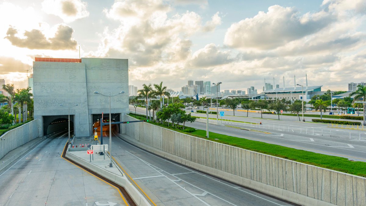 portmiamitunnel's tweet photo. We might be biased, but this is one of our all time favorite lookouts of Miami! 😍 We love this city!! 

Where are your favorite places to see the city? Share with us below! 

#miami #miamiskyline #miamiview https://t.co/Ojc7YIJno7