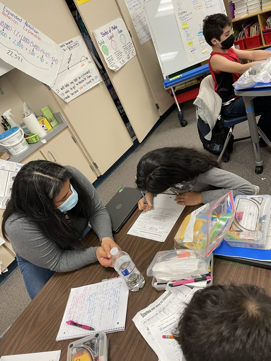 MsKSantini's tweet photo. “We have ✌🏼 hands, one to help ourself and the other one to help others.” 💙🐾#TeamworkIsTheKeyToSuccess #ThirdGradeRocks #CundinisClass #Math @MsCundiff_NBE @HumbleISD_NBE https://t.co/XmidHpZOw9