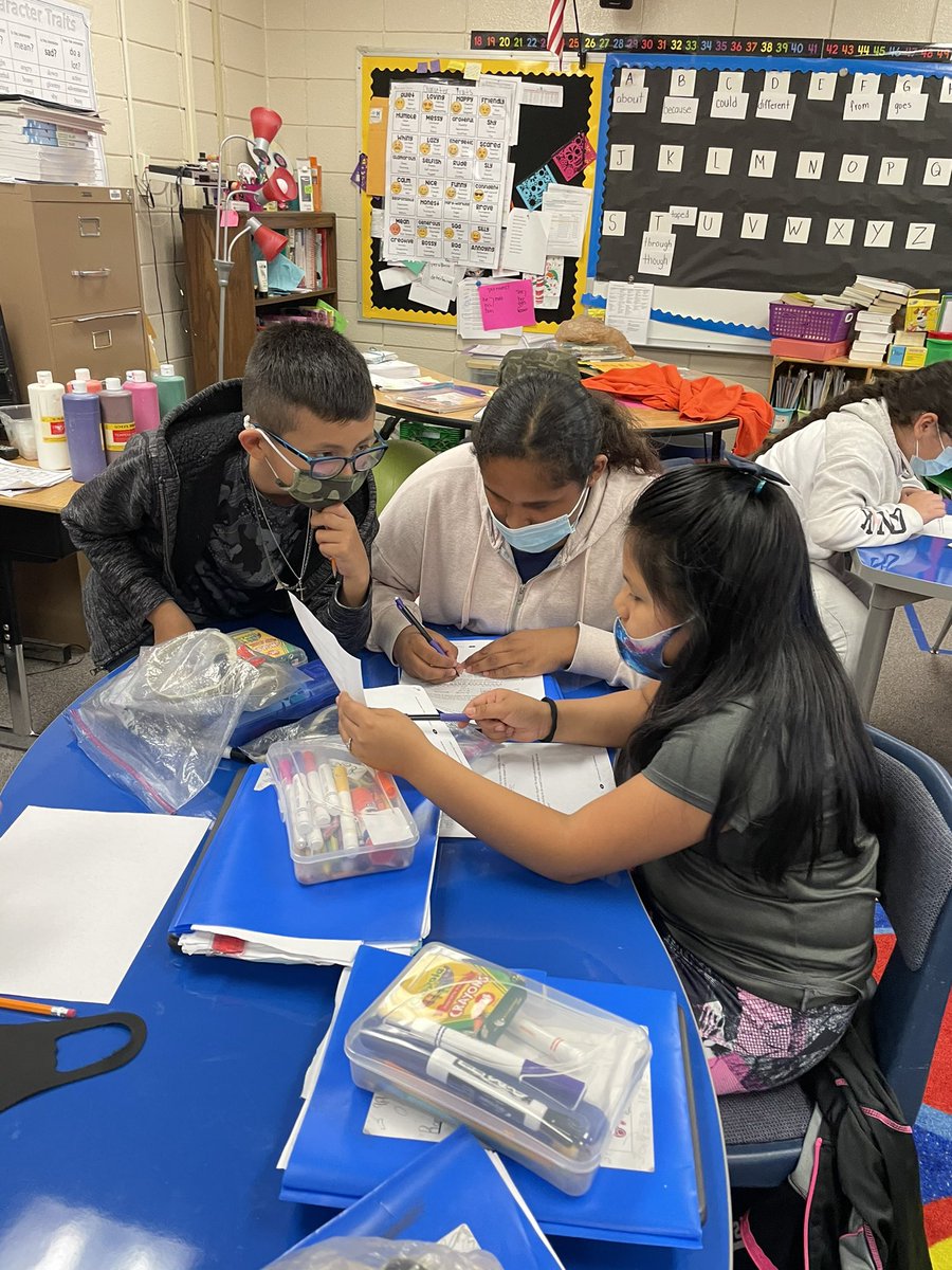 MsKSantini's tweet photo. “We have ✌🏼 hands, one to help ourself and the other one to help others.” 💙🐾#TeamworkIsTheKeyToSuccess #ThirdGradeRocks #CundinisClass #Math @MsCundiff_NBE @HumbleISD_NBE https://t.co/XmidHpZOw9