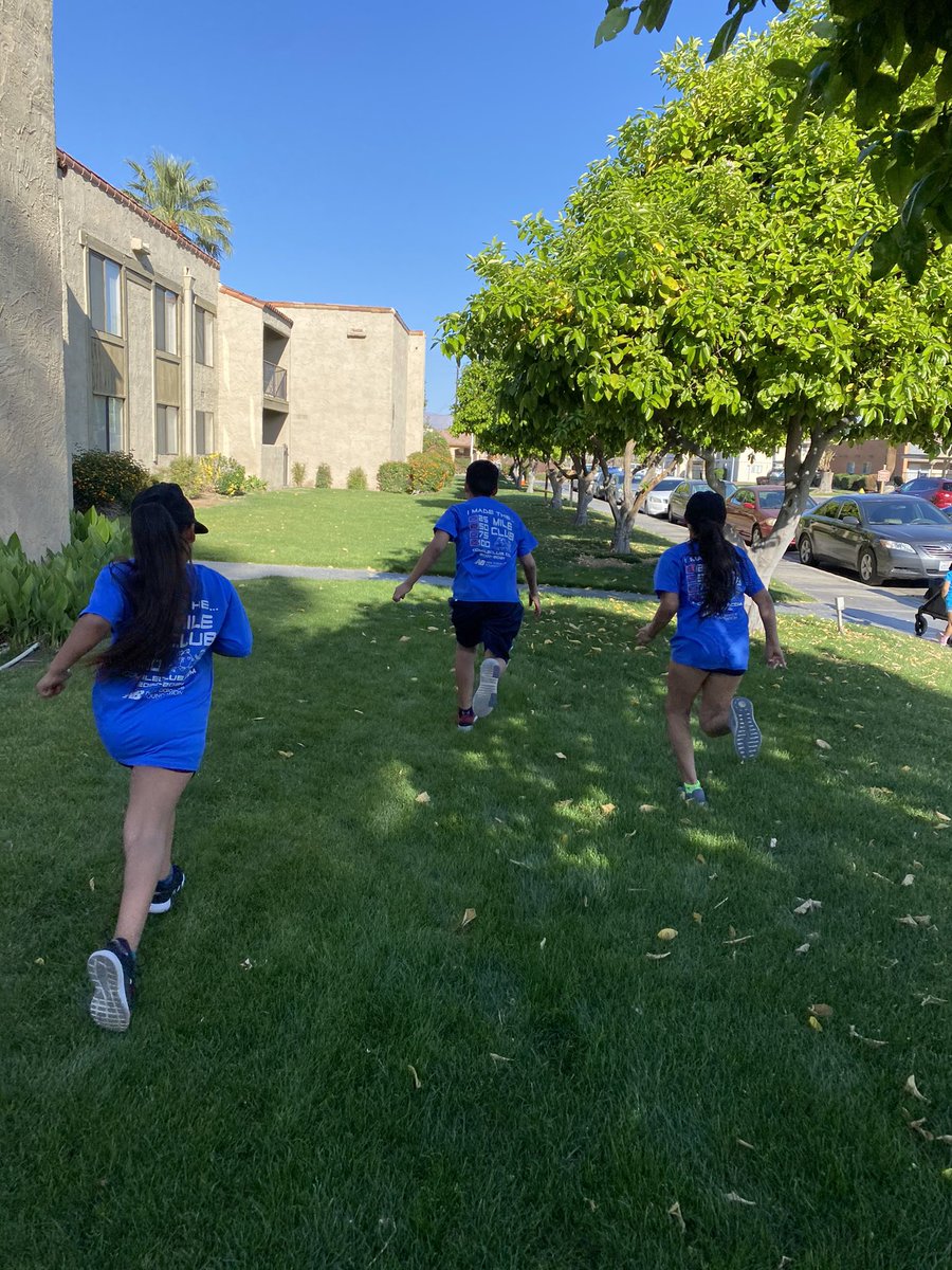 Wear it Wednesday 💙💙💙!!! super proud they reach their 300 miles mark. Mariáh has 416.82 miles , Armando 396.57 miles , Aubrey 346 miles 🏃🏽‍♀️🏃🏽‍♂️🏃🏽‍♀️. #RunLikeAKid #keepActiveDSUSD #Comets💫☄️  <a href="/100MileClub/">100 Mile Club®</a> <a href="/coachkdcacomets/">Jory Kirchhevel</a> <a href="/DCAComets/">Dr. Carreon Academy</a> @bethany_marinez <a href="/MrsBagley19/">Jessica Bagley</a>