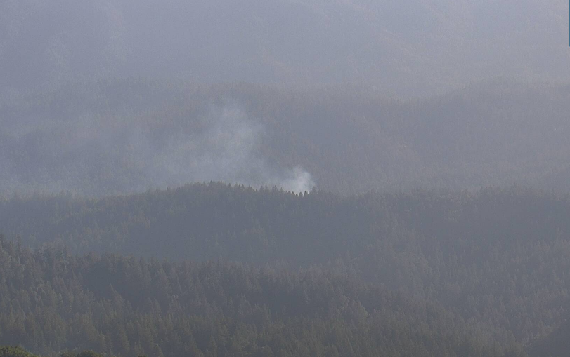 LATEST: Crews held the #FossilFire at the ridgetop. Air support has been making water drops, and acreage still estimated between 3 to 5. The fire is just outside the #CZULightningComplex burn area. Cause is under investigation. Thanks <a href="/AlertWildfire/">ALERTWildfire</a> for Mt. Bielawski Cam.