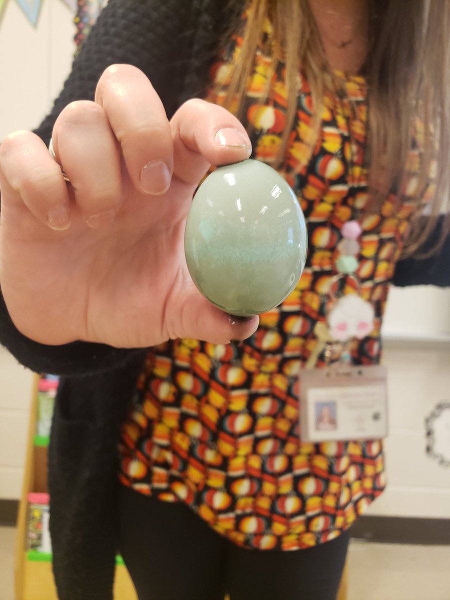 andreamhoward86's tweet photo. We've been doing some Easter science experiments this week! #awesomefirsties #scienceiscool #explodingeggdye https://t.co/wq04sEwEyJ