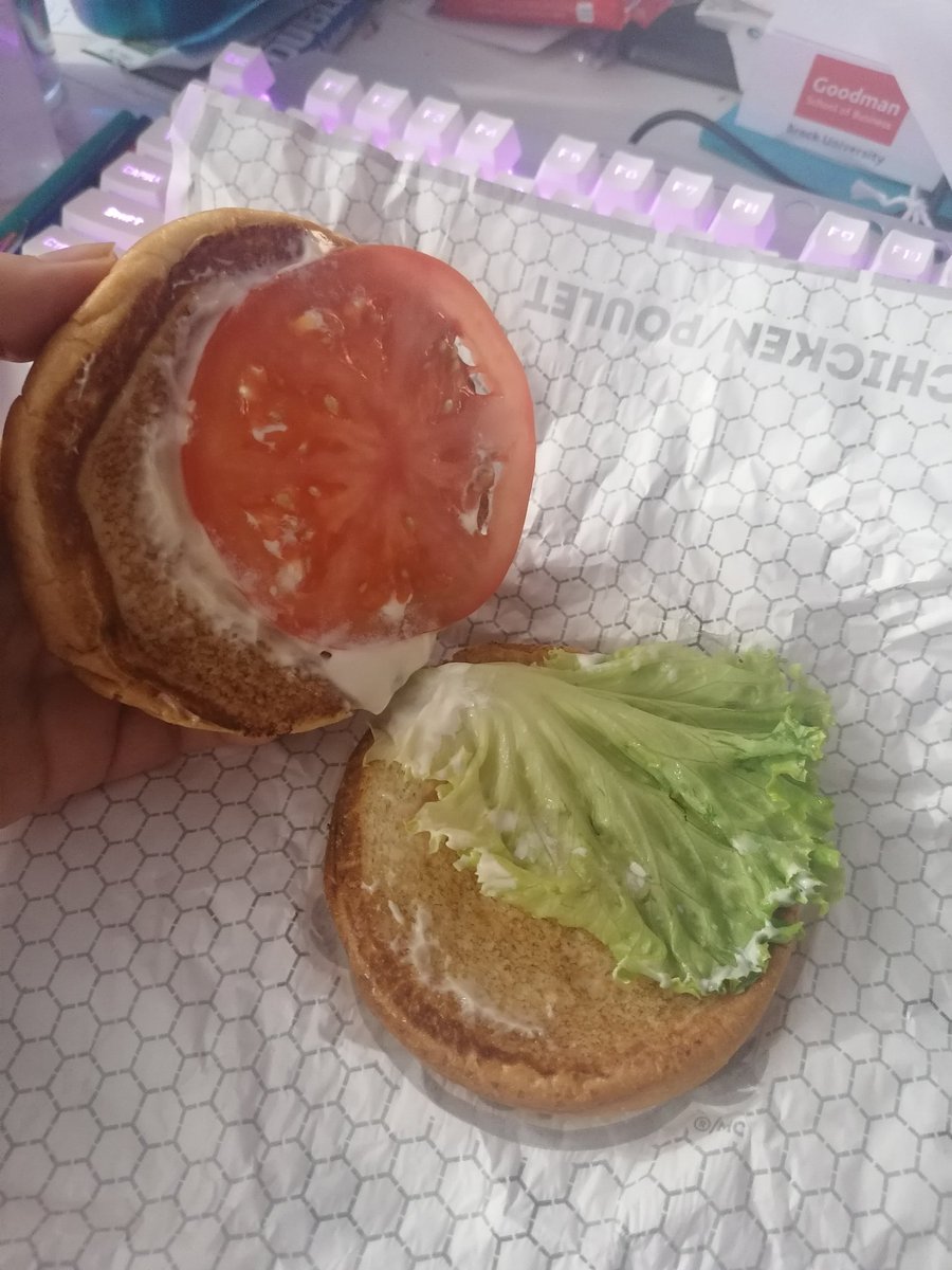 SabrinaZxo's tweet photo. @WendysCanada I just want to know which part of training staff learns not to put spicy chicken in my spicy chicken burger... https://t.co/eMqLUbXCeq