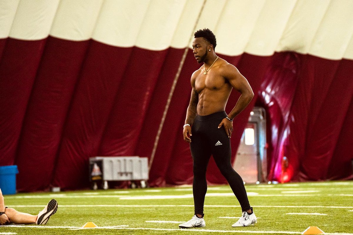 yaboiijuicee's tweet photo. My weight up , I refuse to wait up , I started a new race .. https://t.co/JivQH1KNp2