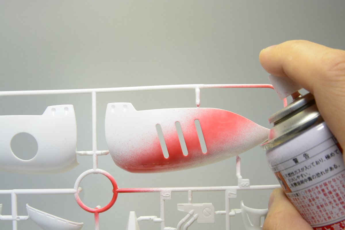 プロモデラー 林哲平 見るだけでプラモが上手くなるツイッター 塗装した状態 缶スプレー塗装のコツはとにかく少しずつ吹いては乾燥させるを繰り返すことです 一気塗りしたい気持ちもわかりますが 気を抜くとすぐ厚塗りになってしまうので時間を欠けて