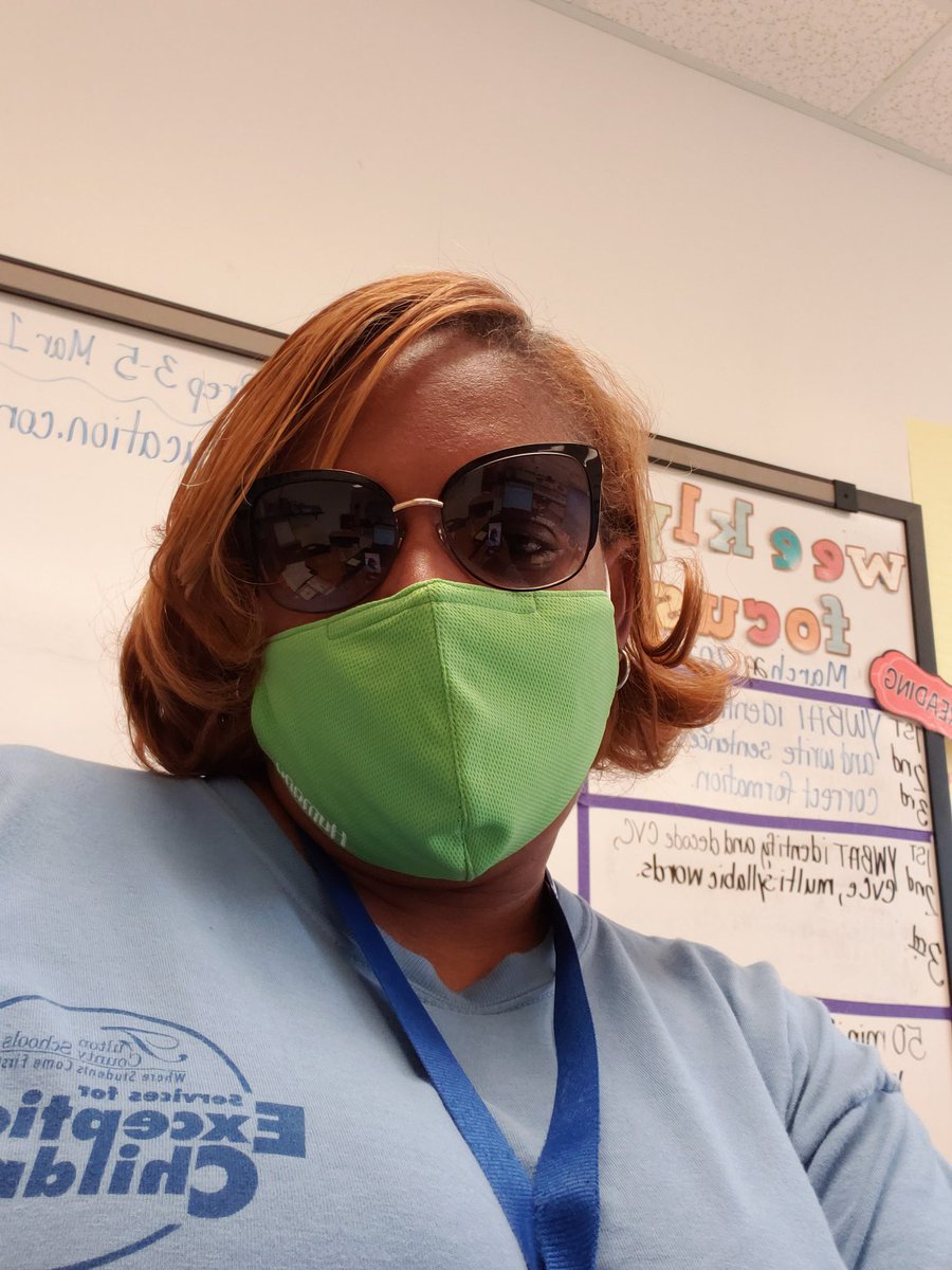LadyVance04's tweet photo. Sunglasses to show school spirit the week before Spring Break! #thecountdownisreal #sunglassesandsafety @NewCollegePk_ES @FCS_SEC @park_sec https://t.co/h4uN8bULC4