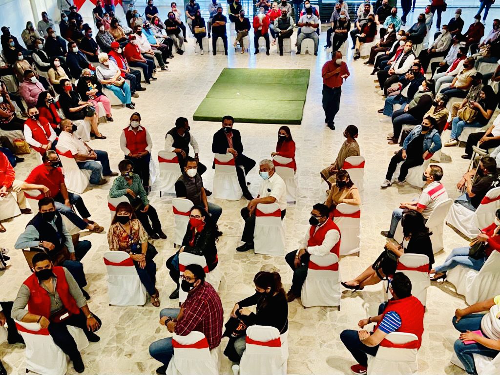 SoyAlexAlbarran's tweet photo. Reunión con líderes de tianguis y mercados integrantes de la @CNOP_Ecatepec
¡Unidos nada nos detiene! #PRIEcatepec @PRI_EDOMEX @AlejandraDMV https://t.co/L6KIwrea3W