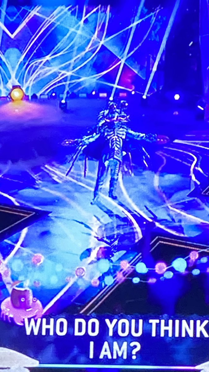 #themaskedsinger Wild Card is definitely <a href="/BobbyBrownFoods/">Bobby Brown Foods</a> #BobbyBrown