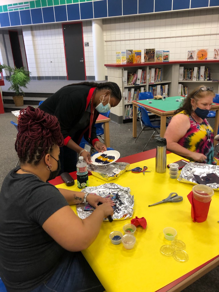 SmithESArt1's tweet photo. In honor of National Crayon Day the staff made melted wax monograms at our monthly Art Social. It's a great day to be a Scottie!!
#springisdpva @amandalynnbyers @SmithElem https://t.co/REpsgh3eqI