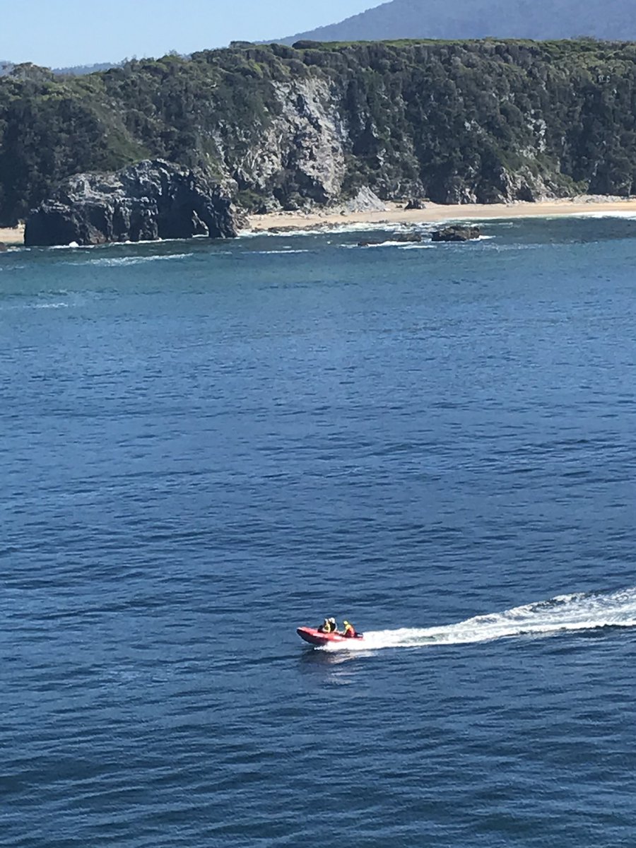 #SEARCH Lifesaver 23 #moruya tasked to #Bermagui to assist person stuck on rocks. On arrival the person had been picked up by the #Bermagui surf IRB. ✅