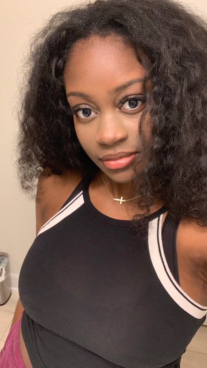 ChinnyXO1's tweet photo. random photos with my 5head 🌚
Lashes and gloss from @KosmicEssential https://t.co/0Y1jNbytKv
