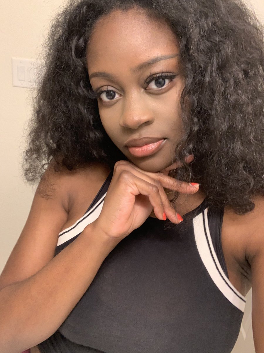ChinnyXO1's tweet photo. random photos with my 5head 🌚
Lashes and gloss from @KosmicEssential https://t.co/0Y1jNbytKv